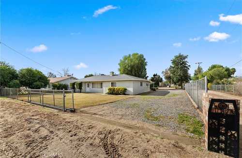 $699,000 - 3Br/1Ba -  for Sale in Norco