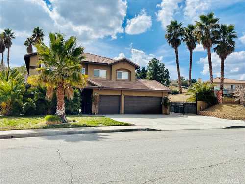 $699,900 - 6Br/3Ba -  for Sale in Palmdale