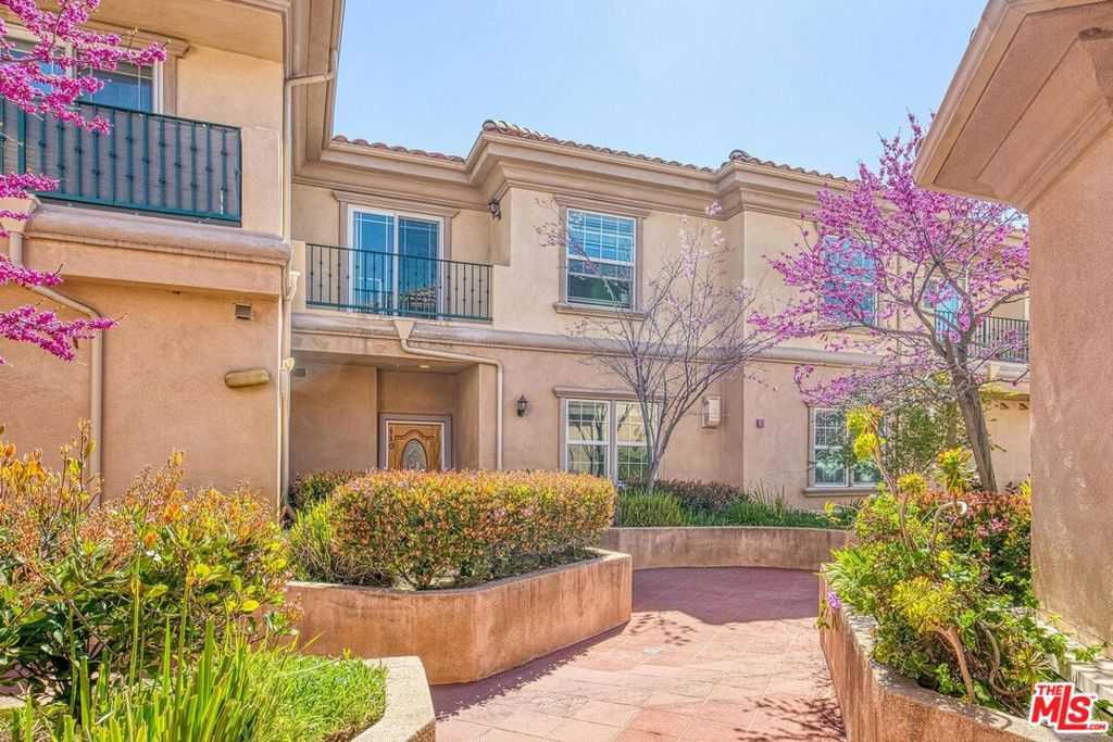 View Glendale, CA 91214 townhome