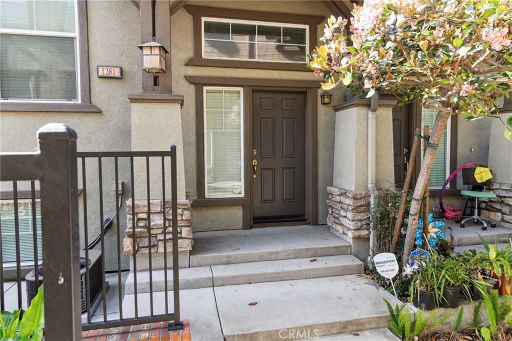 View Harbor City, CA 90710 townhome