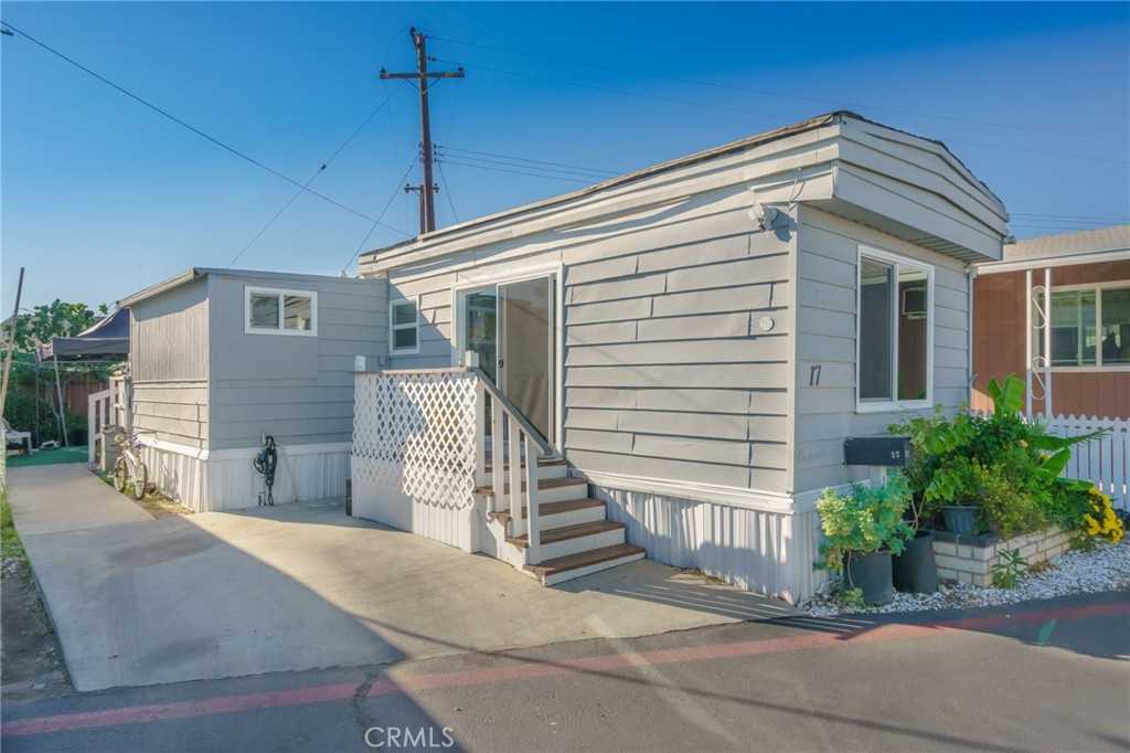 View Fullerton, CA 92833 mobile home