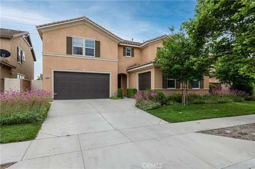 $880,000 - 4Br/3Ba -  for Sale in Eastvale
