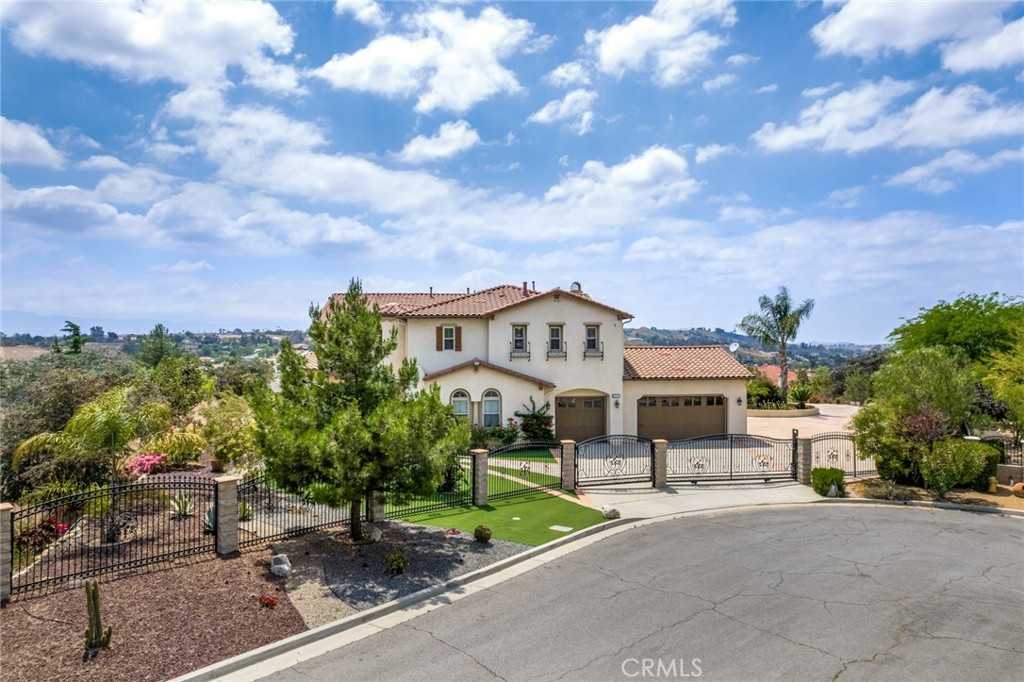 View Riverside, CA 92504 house