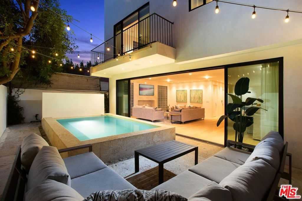 View Los Angeles, CA 90048 townhome