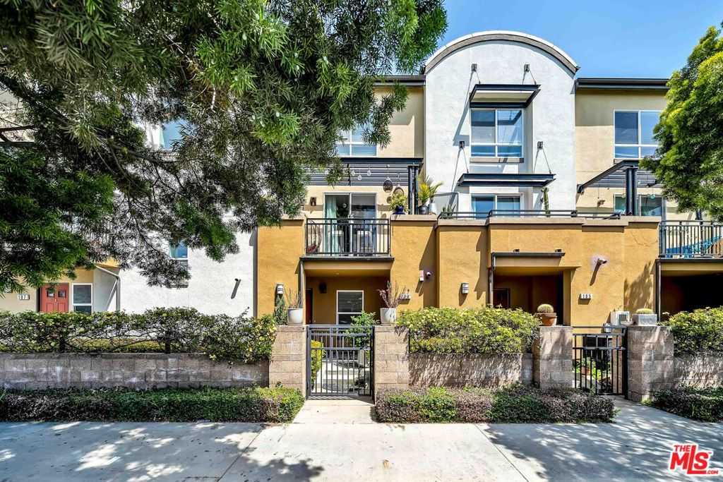 View Los Angeles, CA 90045 townhome