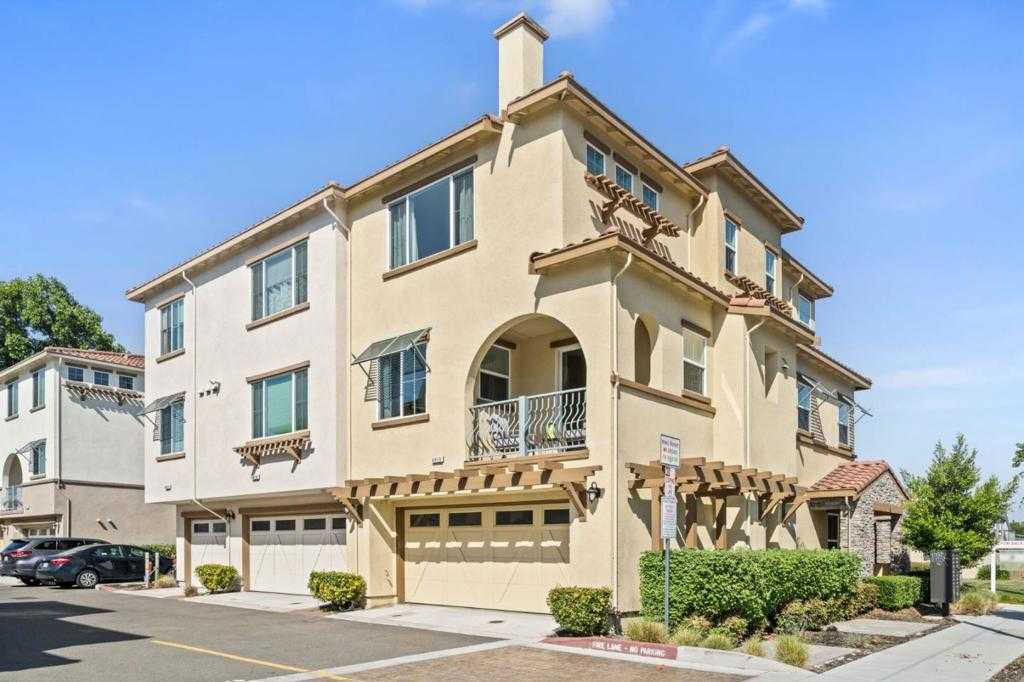 View Fremont, CA 94555 townhome