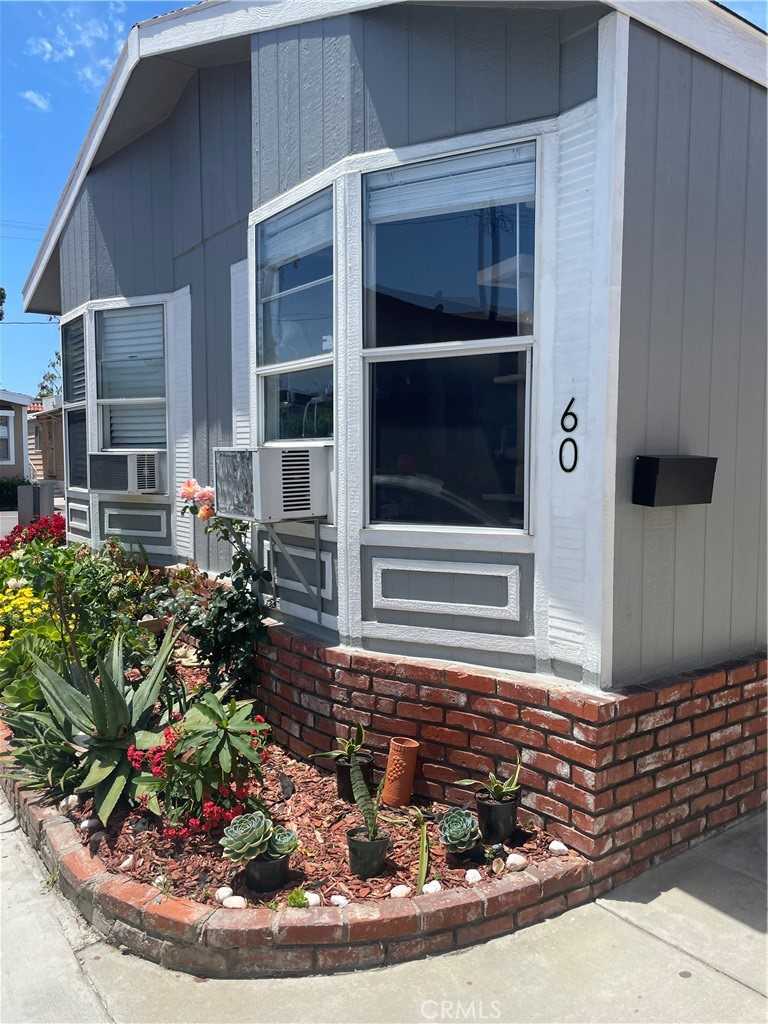 View Santa Ana, CA 92704 mobile home
