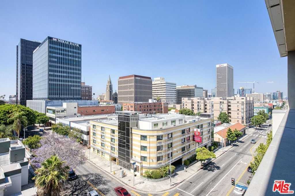 View Los Angeles, CA 90020 condo