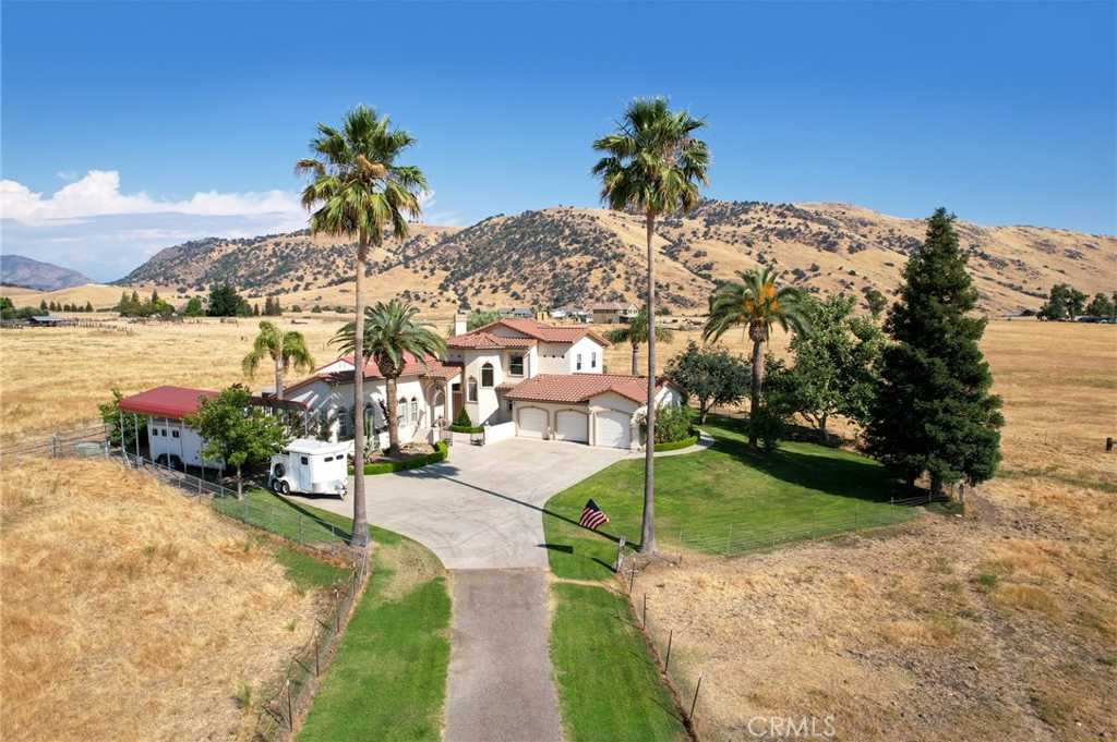 View Sanger, CA 93657 house