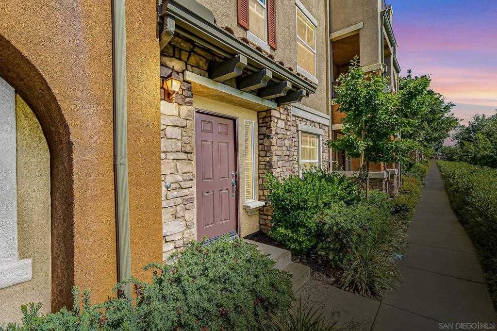 View Santee, CA 92071 townhome