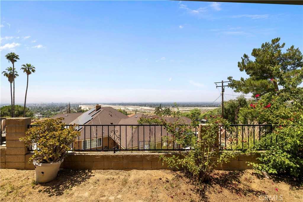 View San Bernardino, CA 92404 property