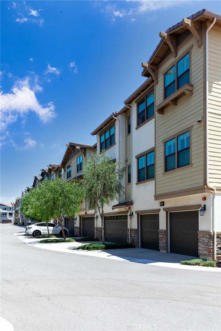 View Whittier, CA 90602 townhome