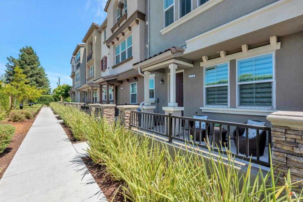 View Hayward, CA 94544 townhome