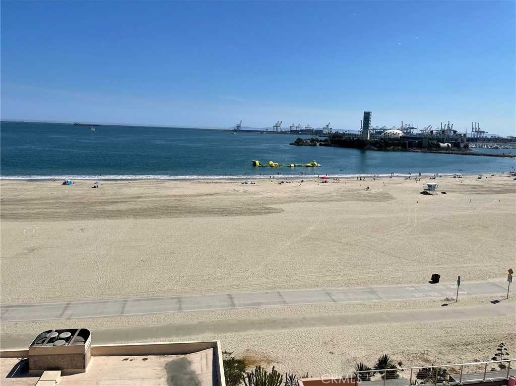 View Long Beach, CA 90802 condo