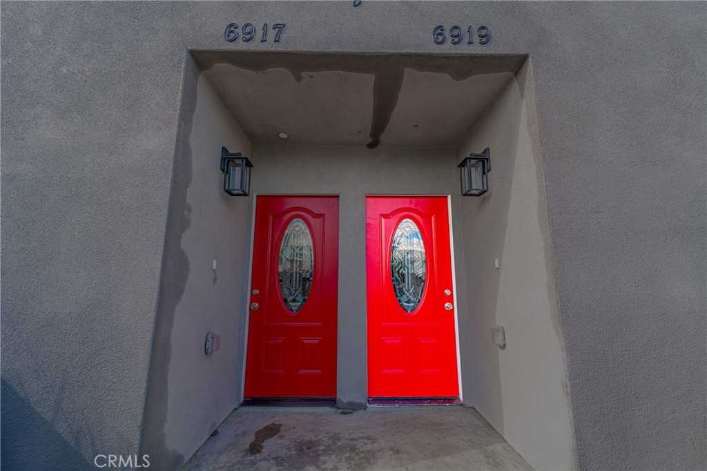View Los Angeles, CA 90044 townhome