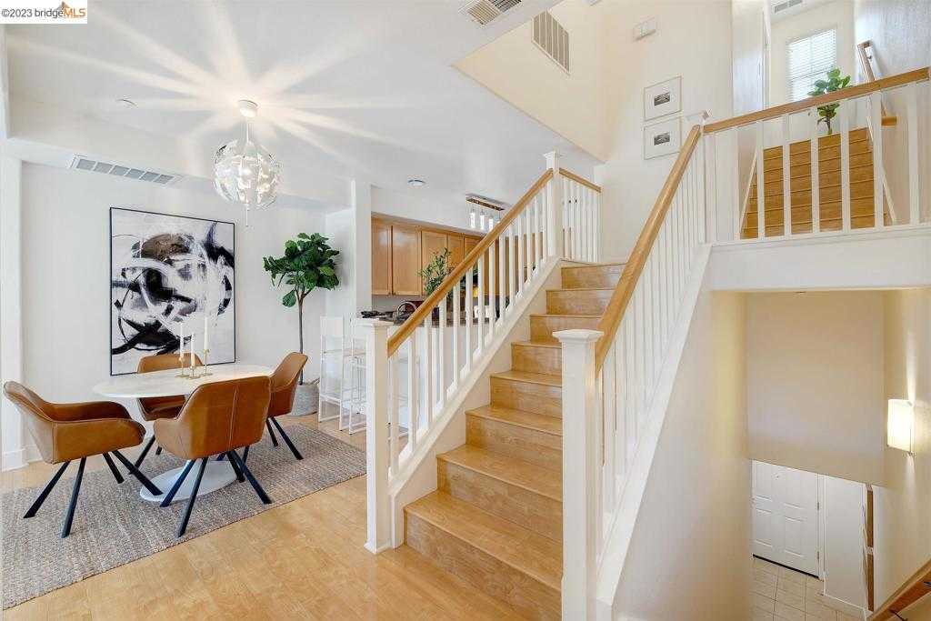 View Oakland, CA 94605 townhome