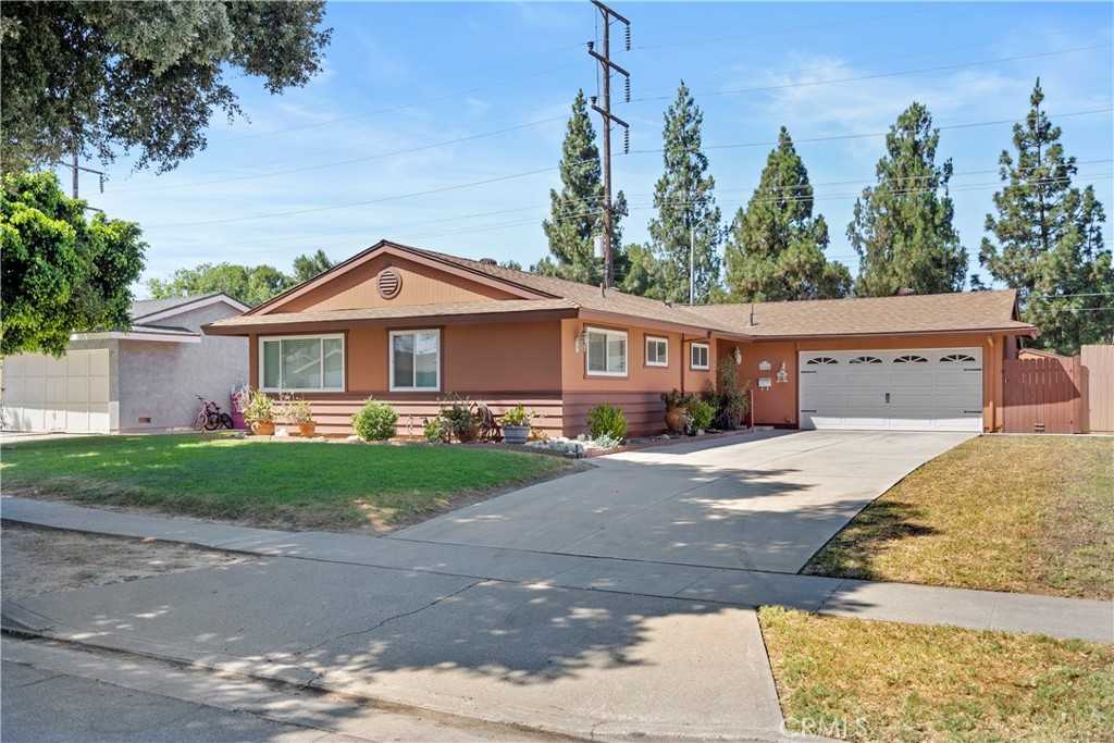 View Corona, CA 92878 house