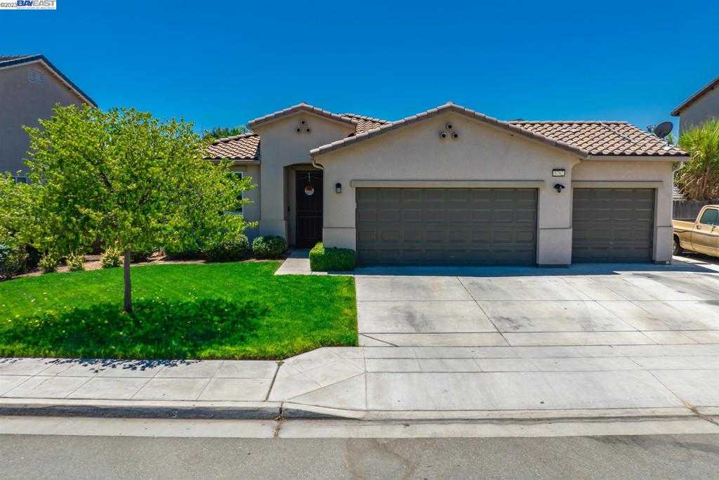 View Fresno, CA 93727 property