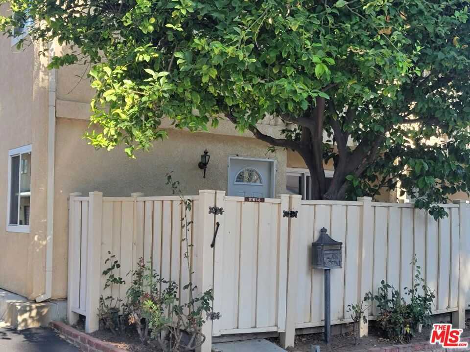 View Reseda, CA 91335 townhome