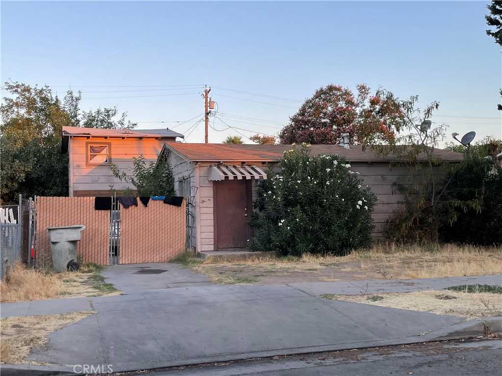 View Fresno, CA 93702 property
