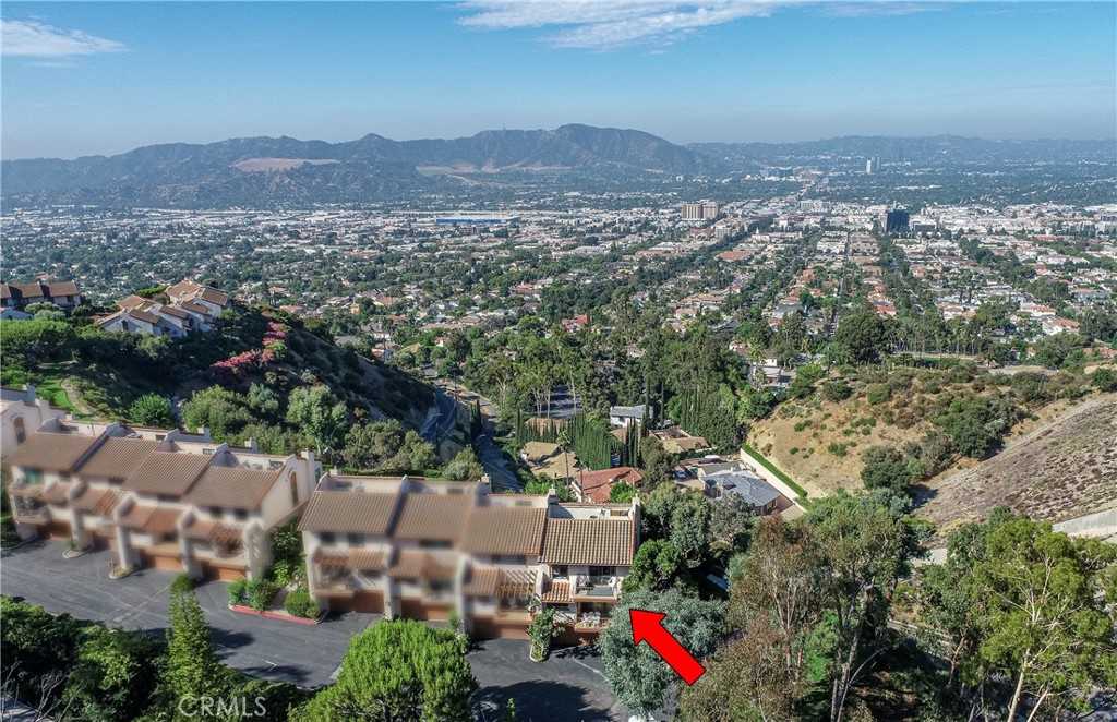 View Burbank, CA 91501 townhome