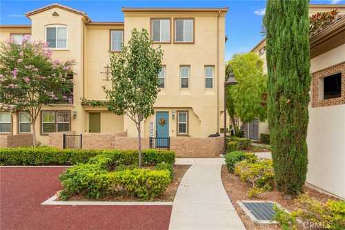 $650,000 - 3Br/3Ba -  for Sale in Eastvale