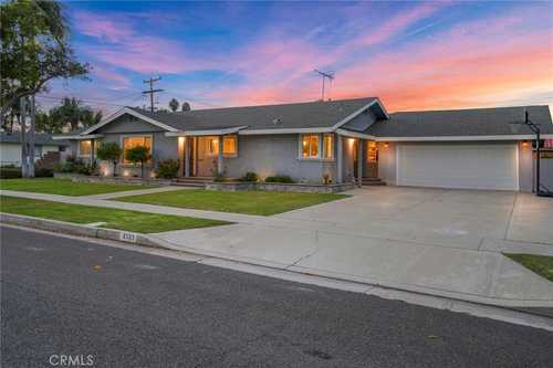 $1,150,000 - 4Br/3Ba -  for Sale in Paramount