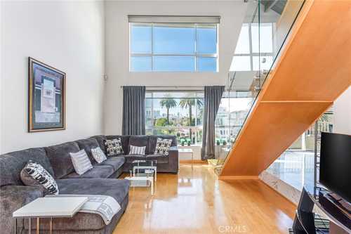$1,100,000 - 2Br/2Ba -  for Sale in Beverly Hills