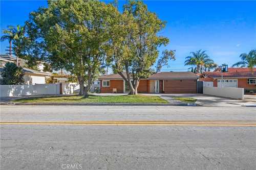 $1,450,000 - 3Br/2Ba -  for Sale in Downey