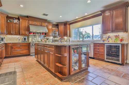 $2,500,000 - 5Br/4Ba -  for Sale in Downey
