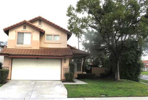 $695,000 - 4Br/3Ba -  for Sale in Fontana