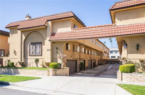$950,000 - 4Br/3Ba -  for Sale in Alhambra
