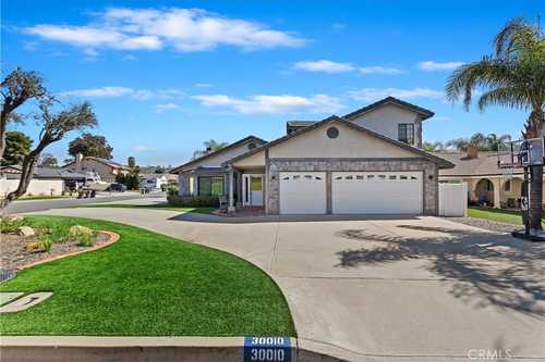 $799,999 - 4Br/3Ba -  for Sale in Canyon Lake