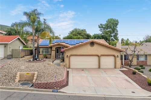 $699,999 - 3Br/2Ba -  for Sale in Canyon Lake