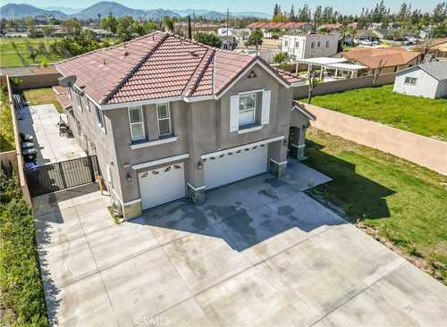 $899,888 - 4Br/3Ba -  for Sale in Fontana