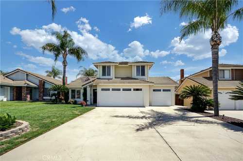 $869,999 - 4Br/3Ba -  for Sale in Chino