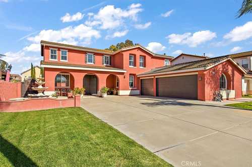$889,900 - 4Br/3Ba -  for Sale in Eastvale