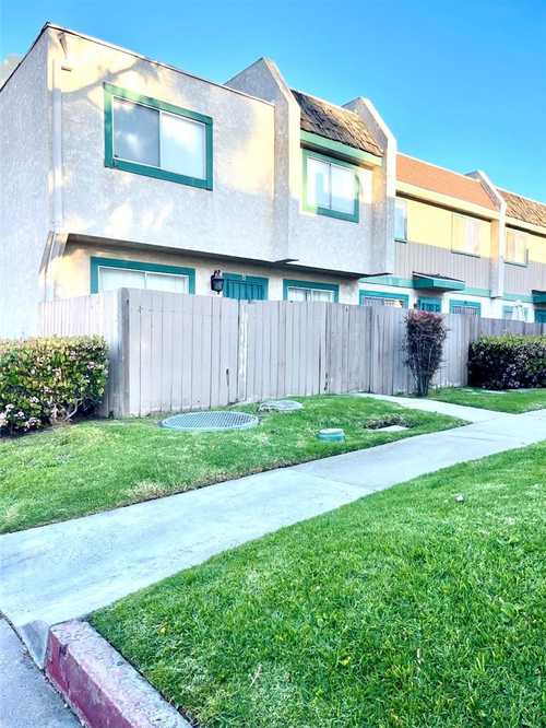 $490,000 - 3Br/2Ba -  for Sale in Compton