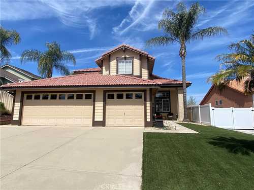 $599,999 - 4Br/3Ba -  for Sale in Lake Elsinore