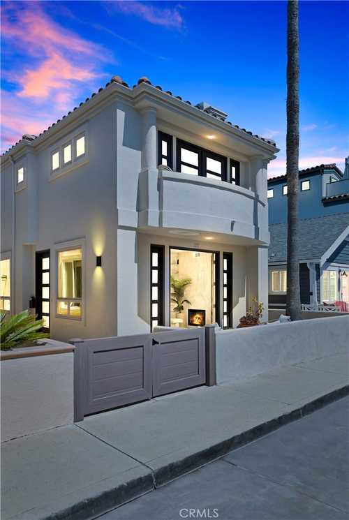 $4,178,000 - 4Br/4Ba -  for Sale in Lido Peninsula (lipn), Newport Beach