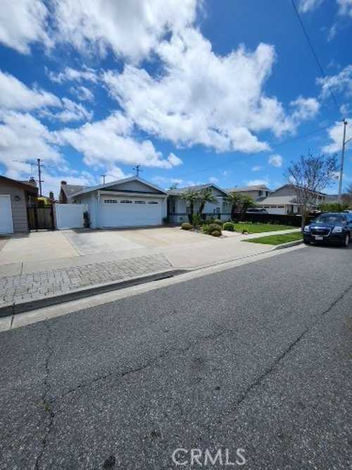 $1,400,000 - 4Br/3Ba -  for Sale in Cardinal Bluejay (cabj), Fountain Valley