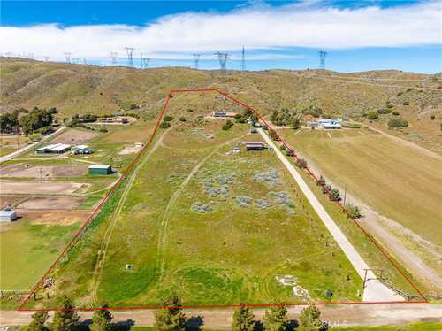 $775,000 - 4Br/3Ba -  for Sale in Leona Valley