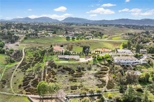 $995,000 - 5Br/6Ba -  for Sale in Temecula