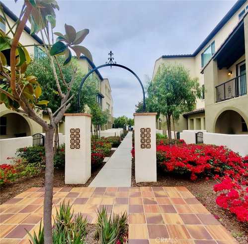 $799,000 - 3Br/4Ba -  for Sale in Anaheim