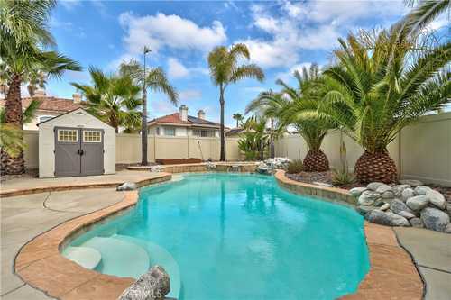 $939,500 - 4Br/3Ba -  for Sale in Temecula
