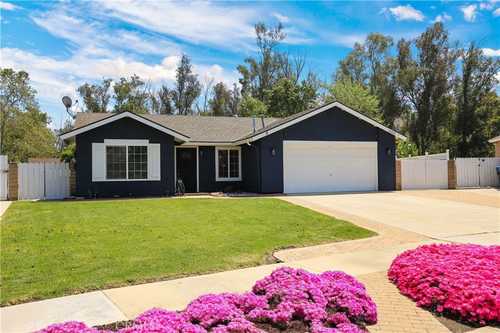 $999,999 - 4Br/3Ba -  for Sale in Chino Hills