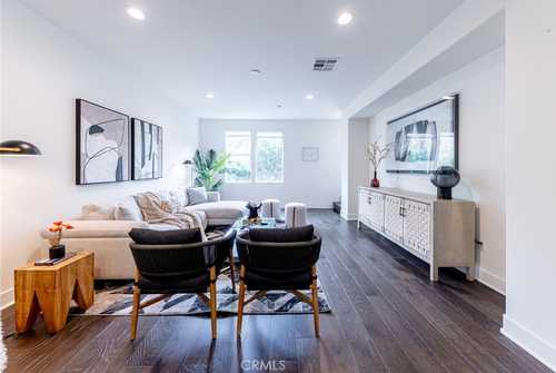 $1,250,000 - 3Br/4Ba -  for Sale in Los Angeles