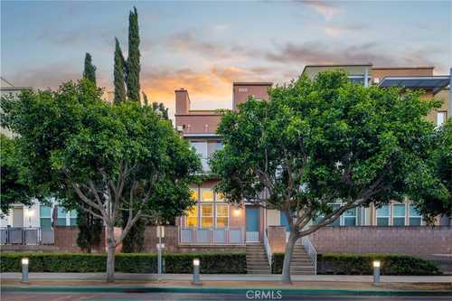 $899,900 - 4Br/3Ba -  for Sale in ,city Place Lofts, Santa Ana