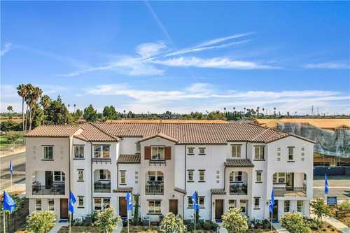 $839,000 - 2Br/4Ba -  for Sale in Anaheim