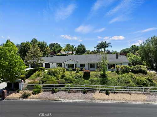 $1,600,000 - 3Br/4Ba -  for Sale in Temecula